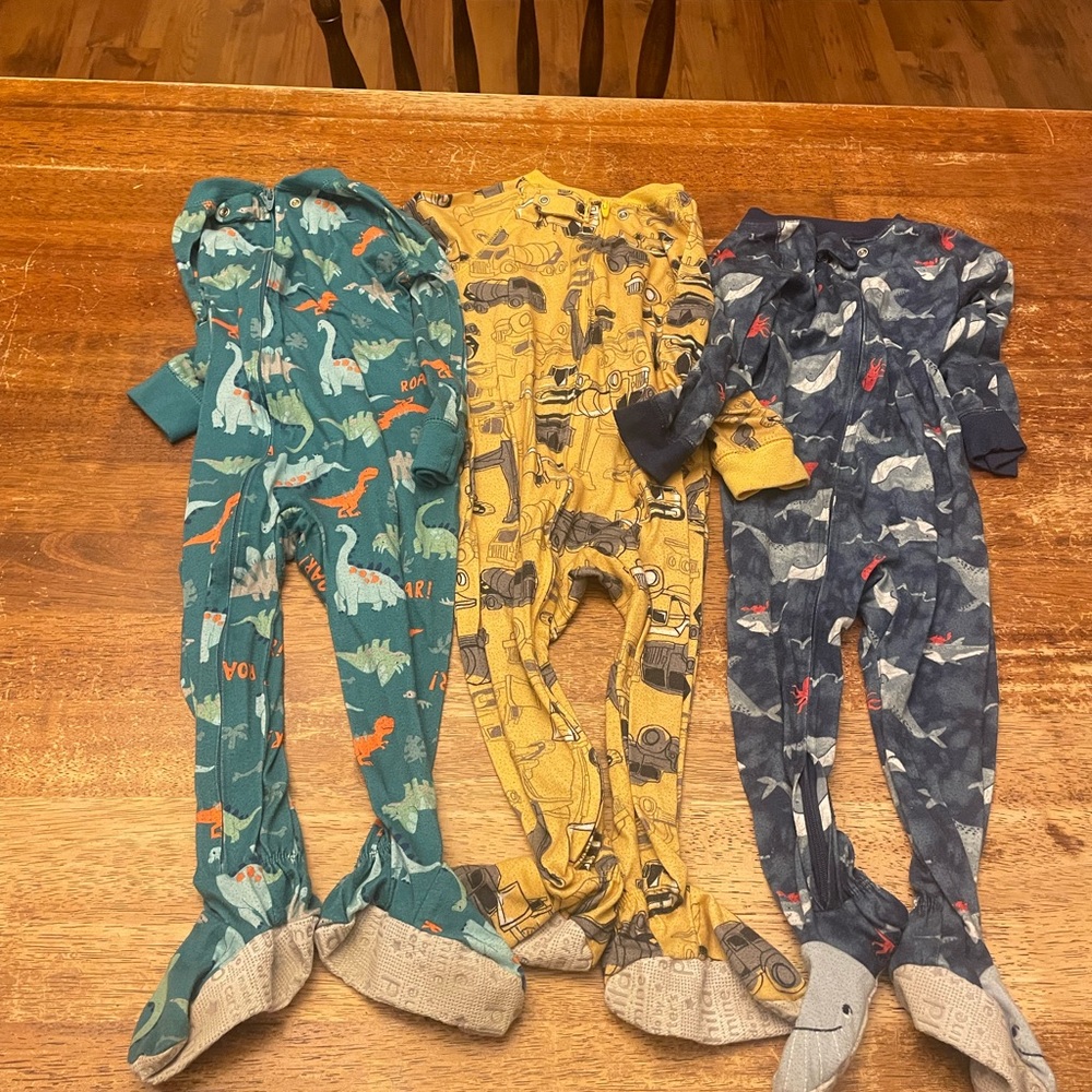 🔴Child of mine footed sleepers, size 24 months. Lot of 3